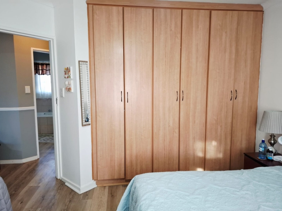 2 Bedroom Property for Sale in Langenhovenpark Free State